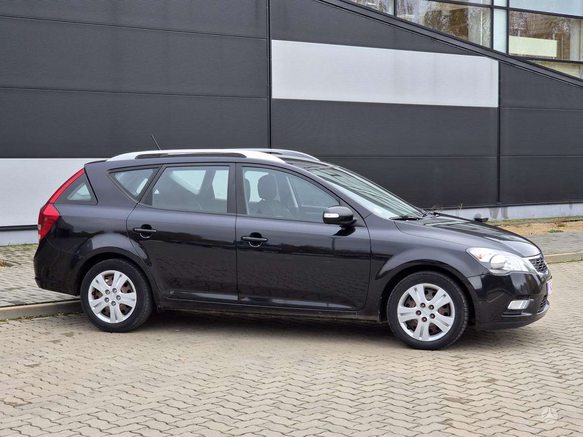 Kia Ceed 2010 — interior