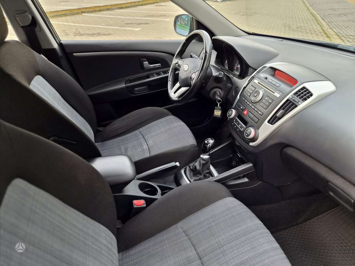 Kia Ceed 2010 — photo 8