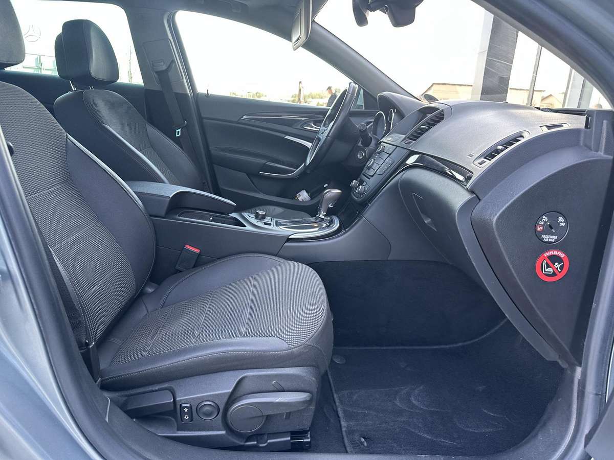 Opel Insignia 2011 — photo 11