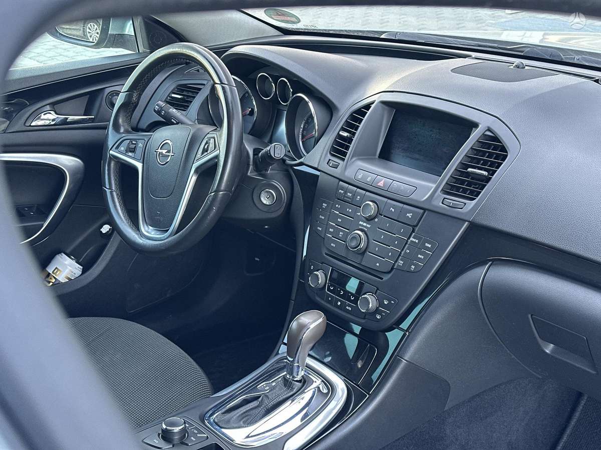 Opel Insignia 2011 — photo 12