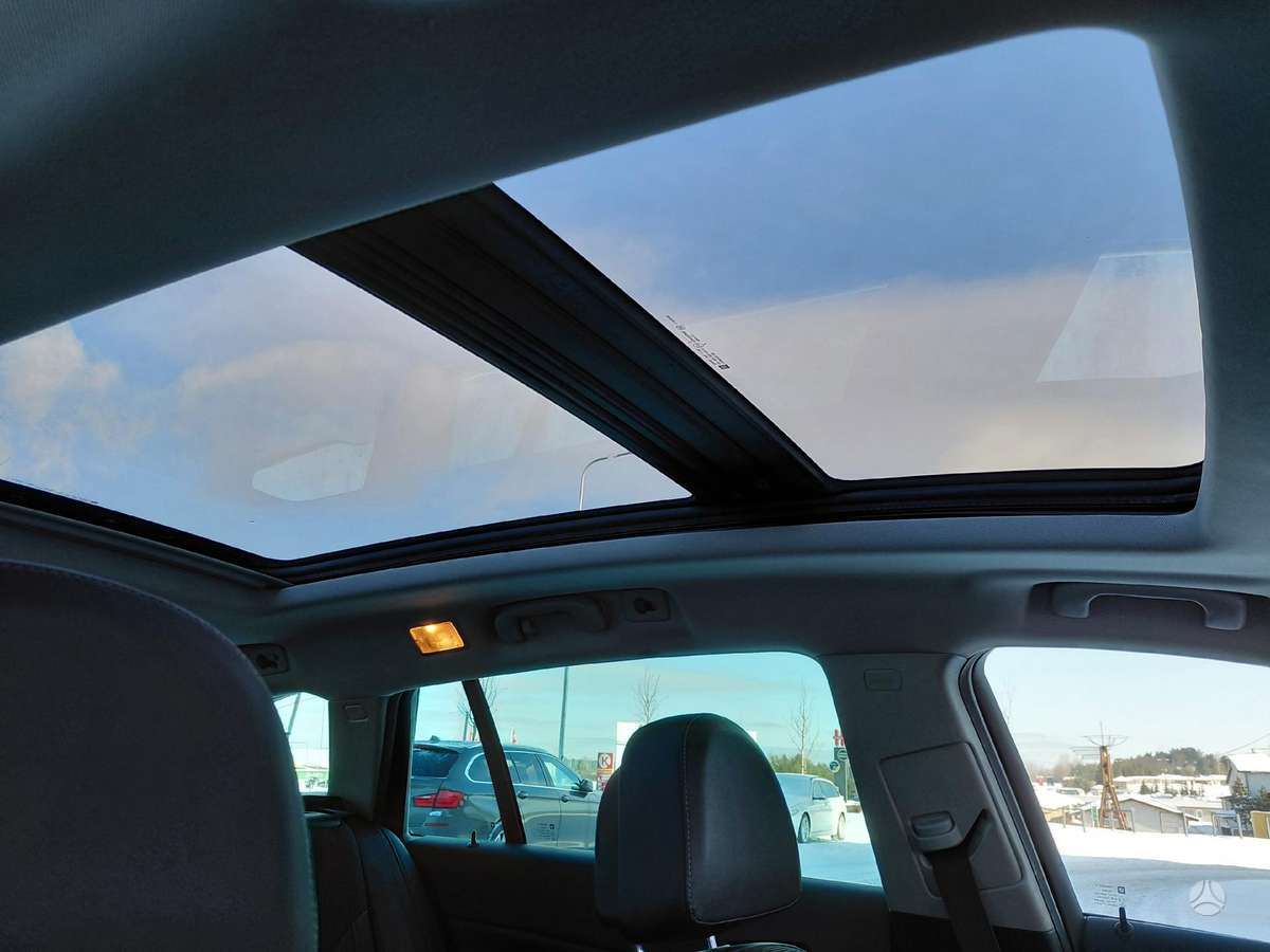 Opel Insignia 2011 — photo 14