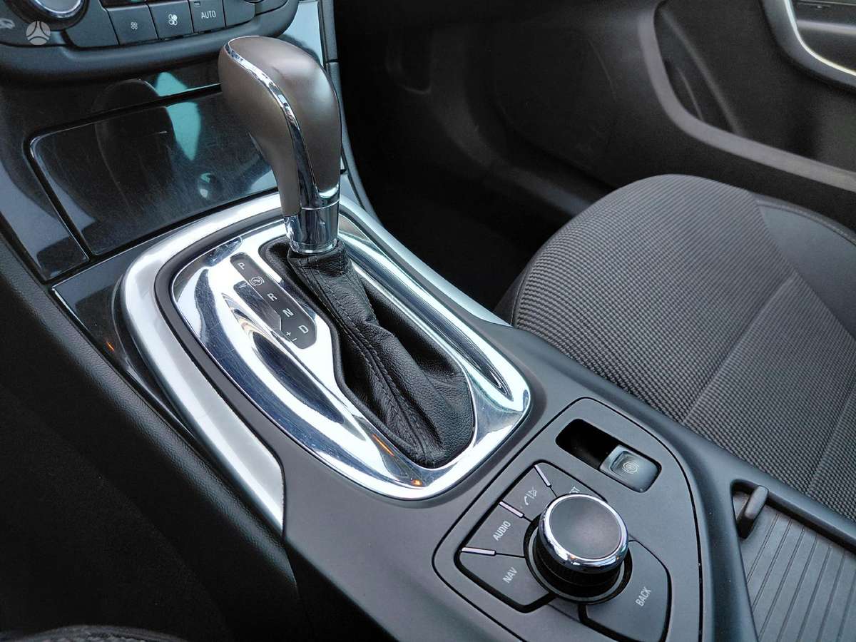 Opel Insignia 2011 — photo 15