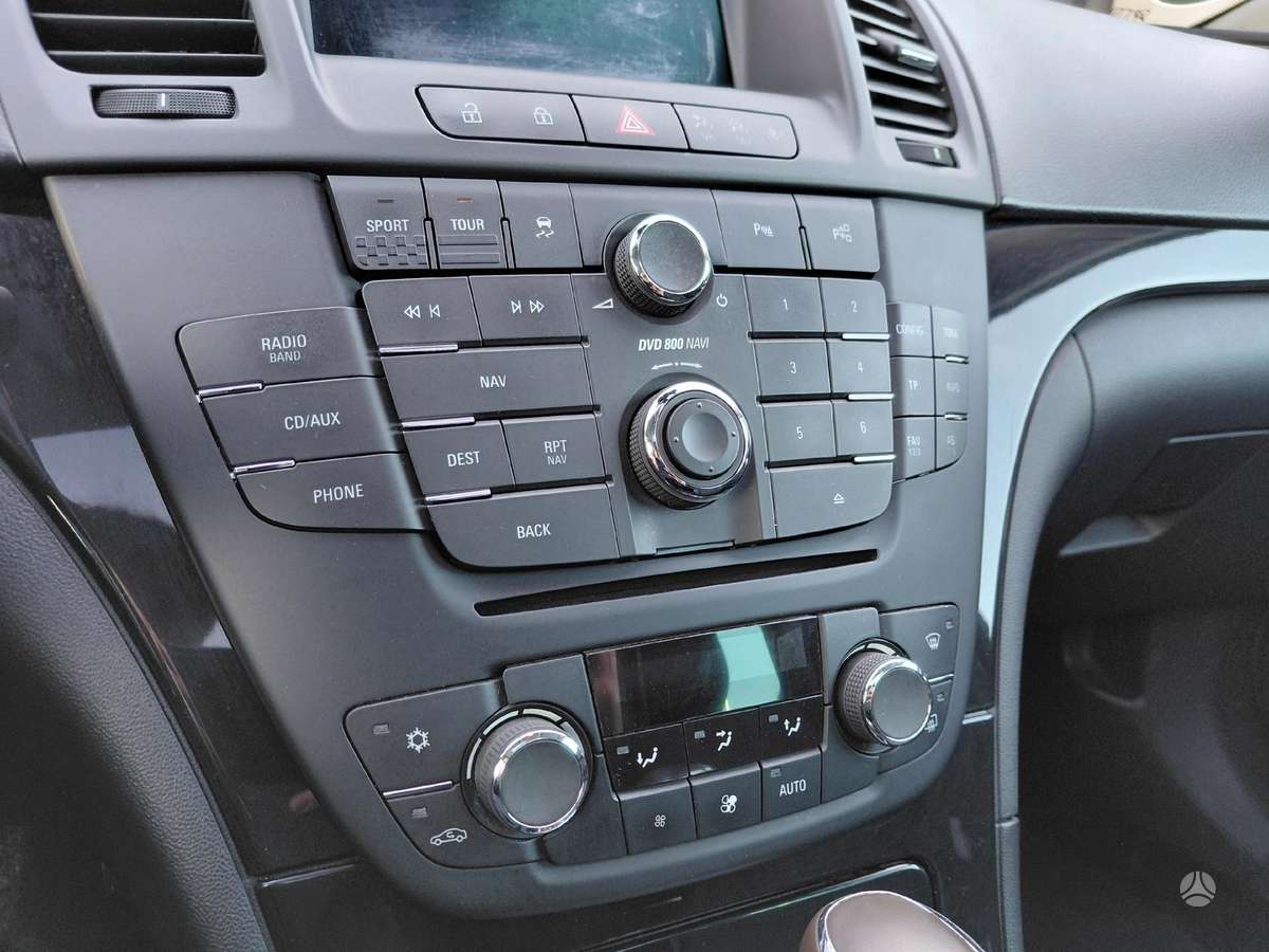 Opel Insignia 2011 — photo 16
