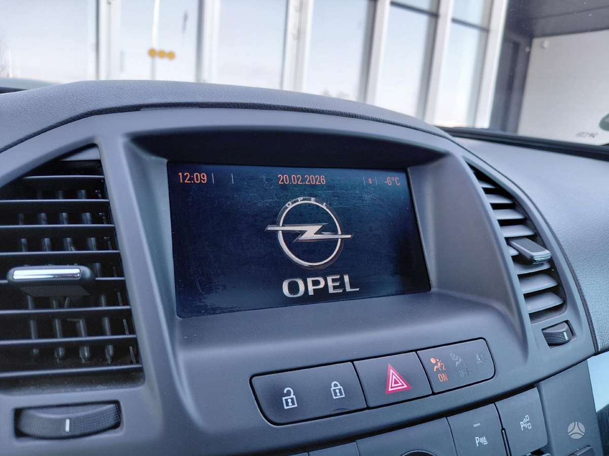 Opel Insignia 2011 — photo 18