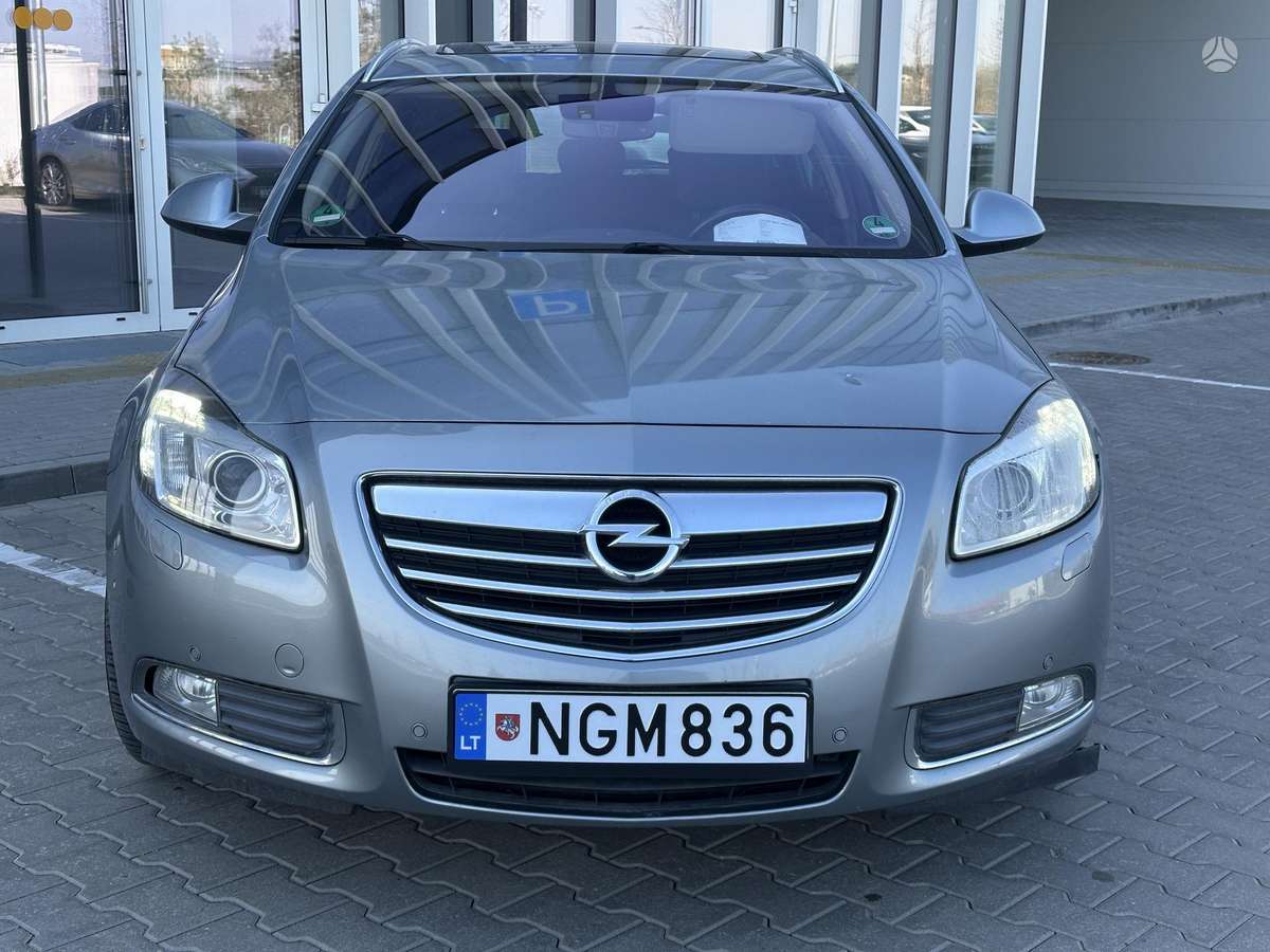 Opel Insignia 2011 — rear view