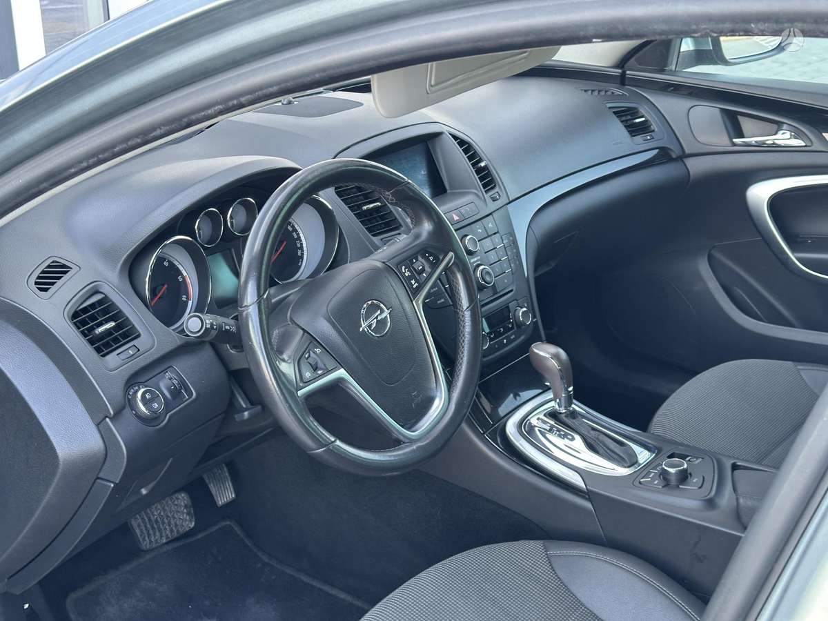 Opel Insignia 2011 — photo 7