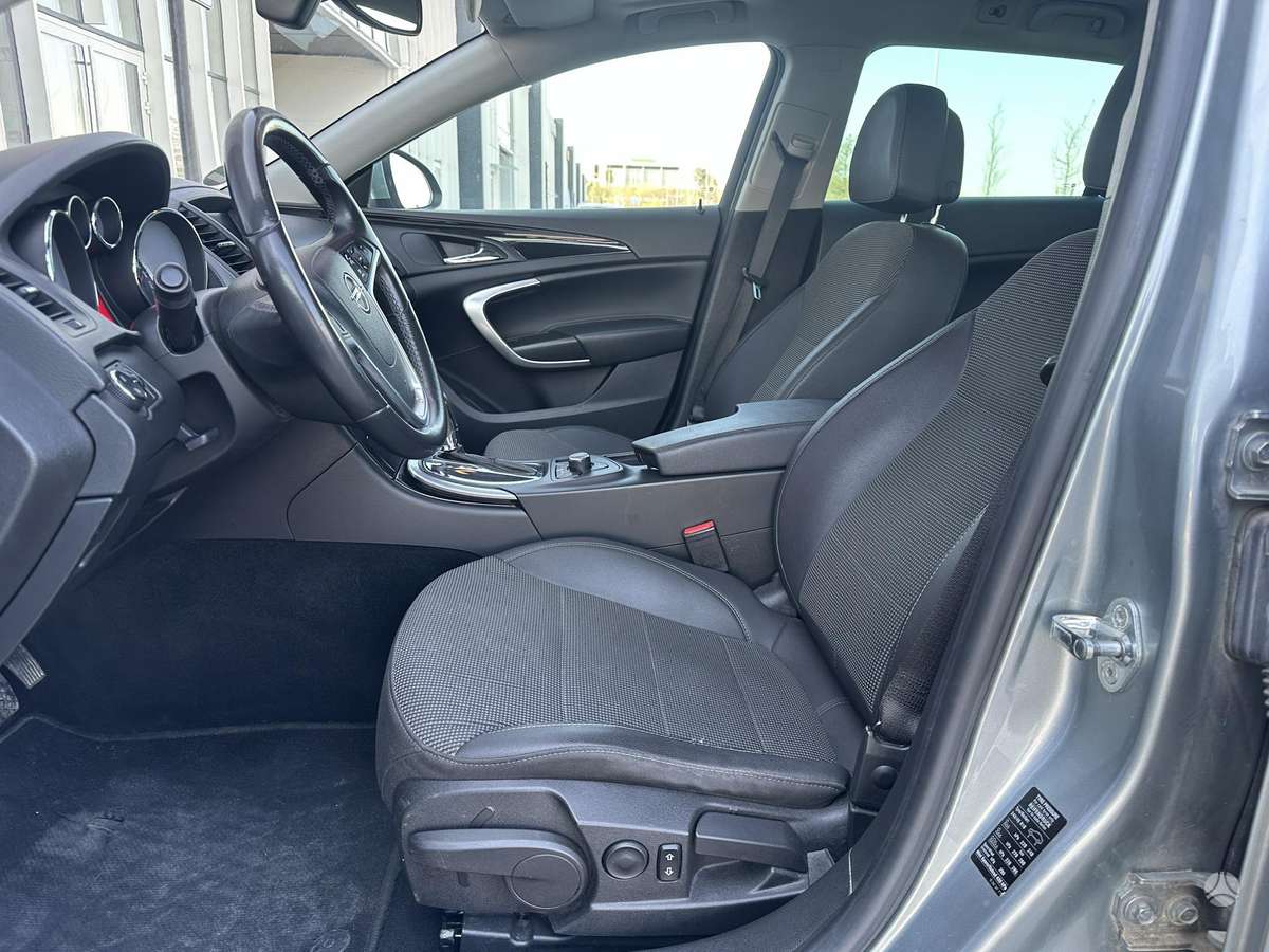Opel Insignia 2011 — photo 8