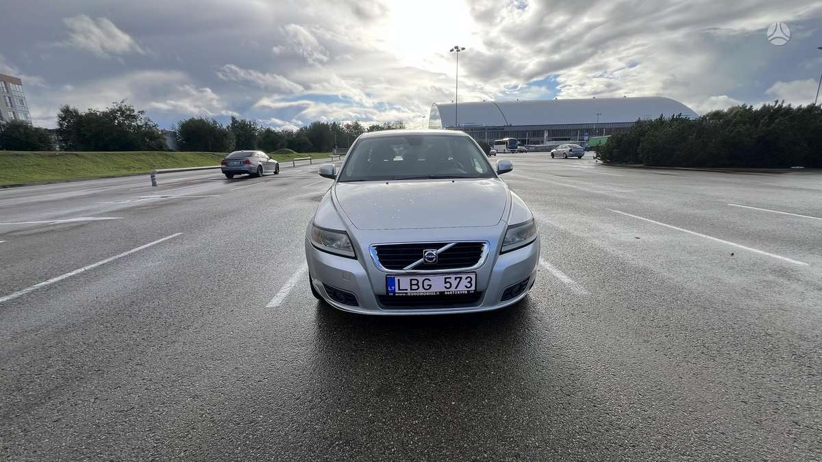 Volvo V50 2008 — rear view