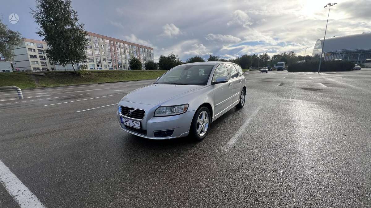 Volvo V50 2008 — interior