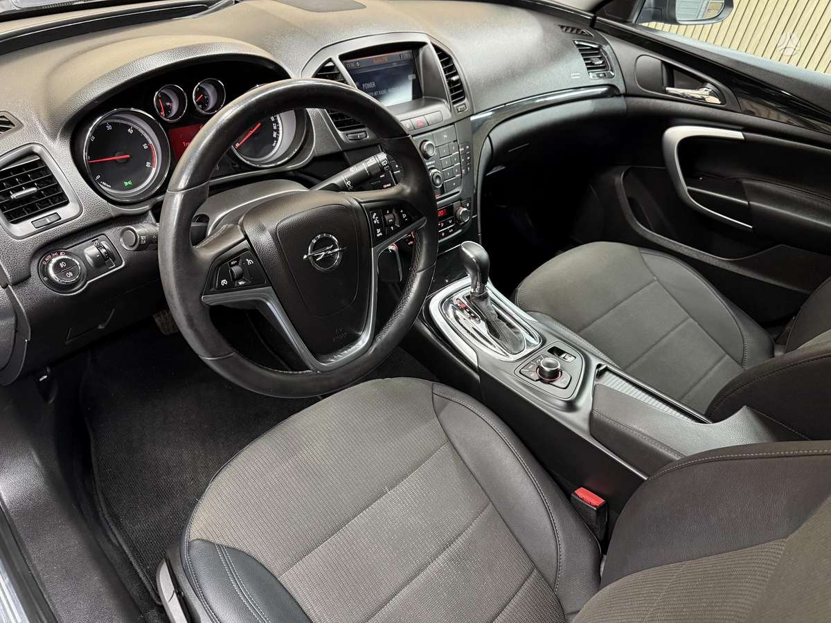 Opel Insignia 2009 — вигляд ззаду