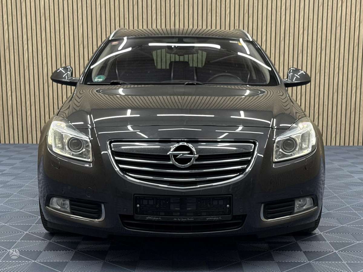 Opel Insignia 2009 — салон