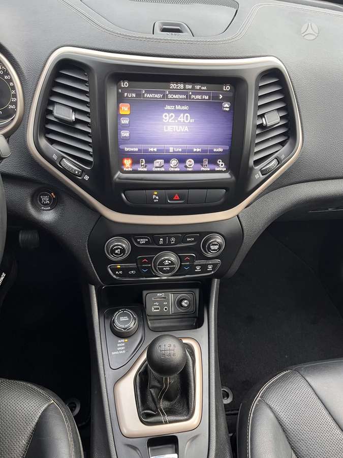 Jeep Cherokee 2014 — photo 10