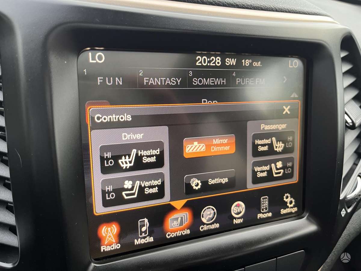 Jeep Cherokee 2014 — photo 11