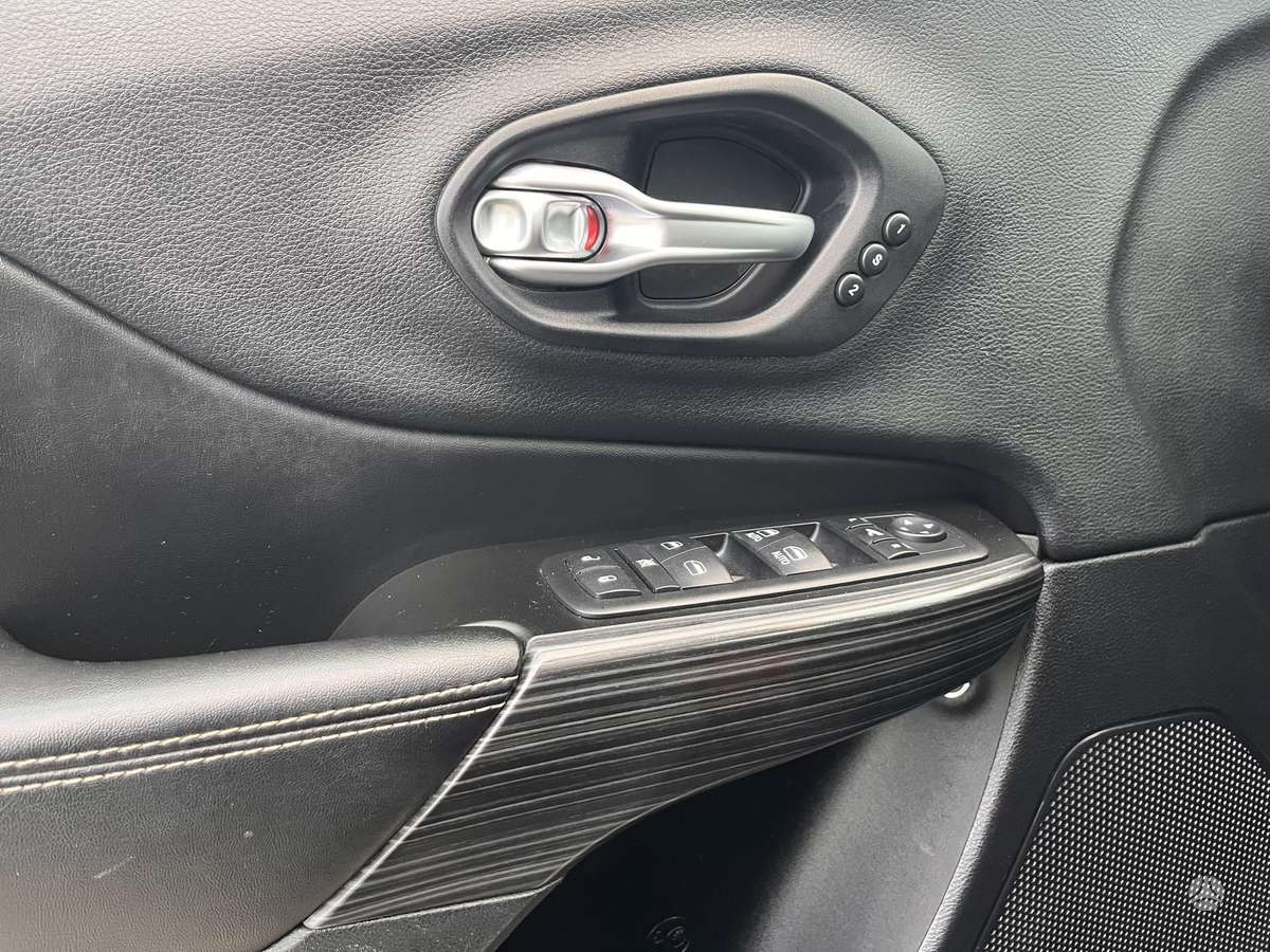 Jeep Cherokee 2014 — photo 16