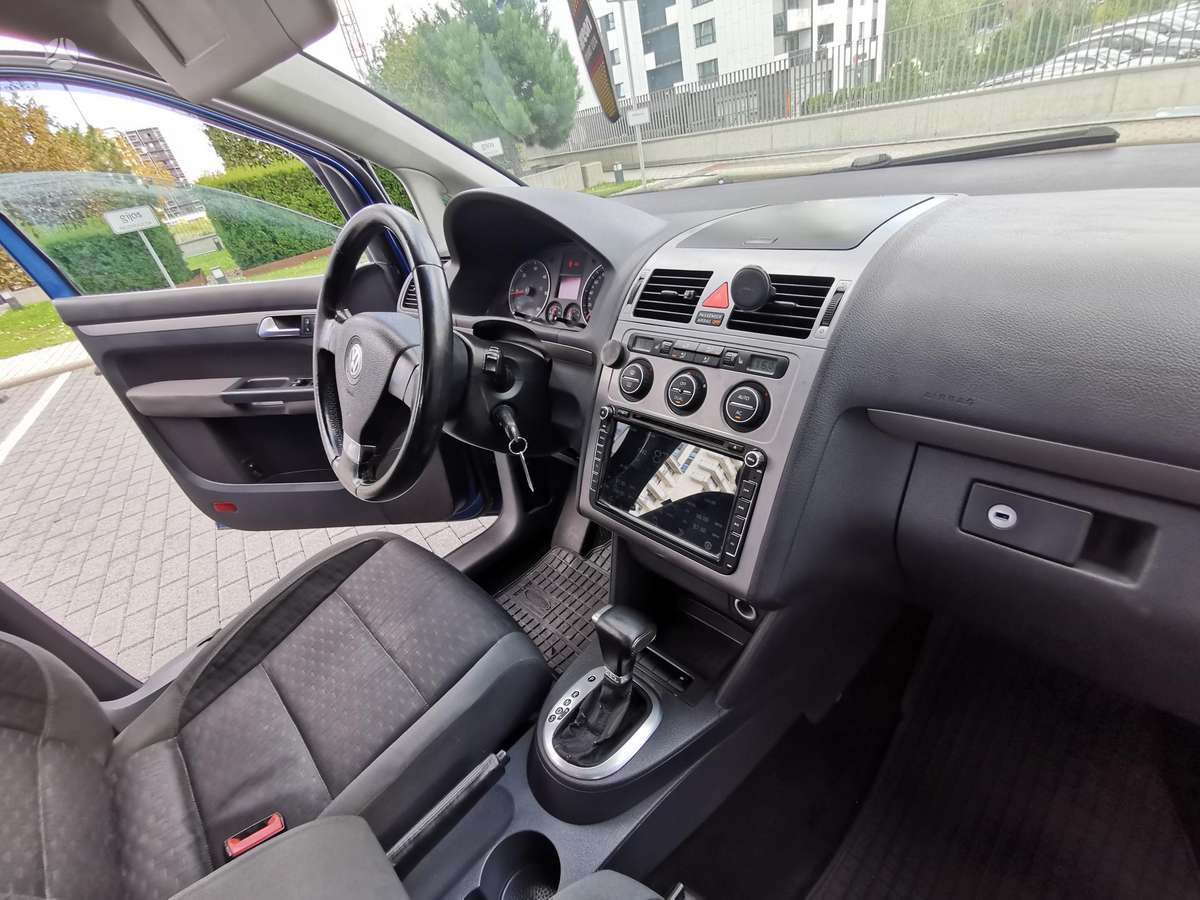 Volkswagen Touran 2008 — photo 18