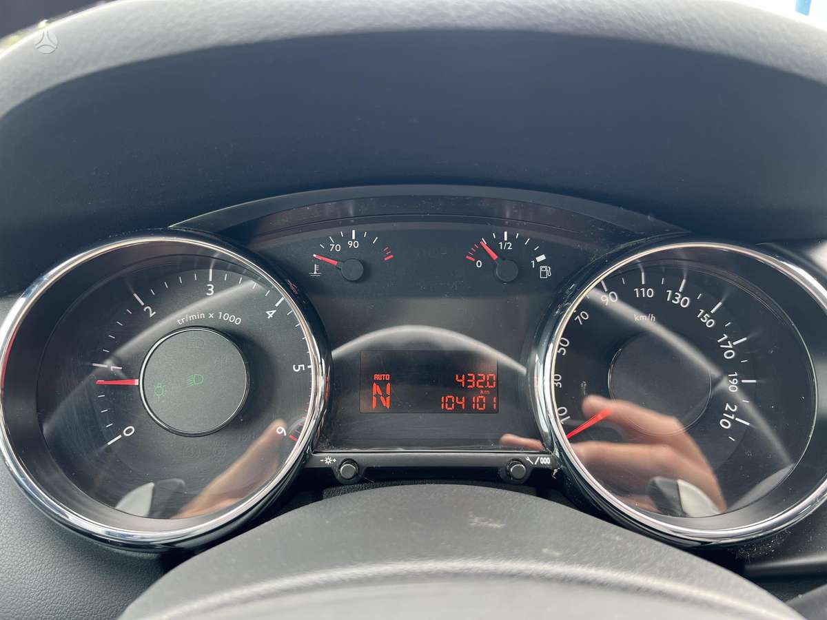Peugeot 3008 2010 — фото 19