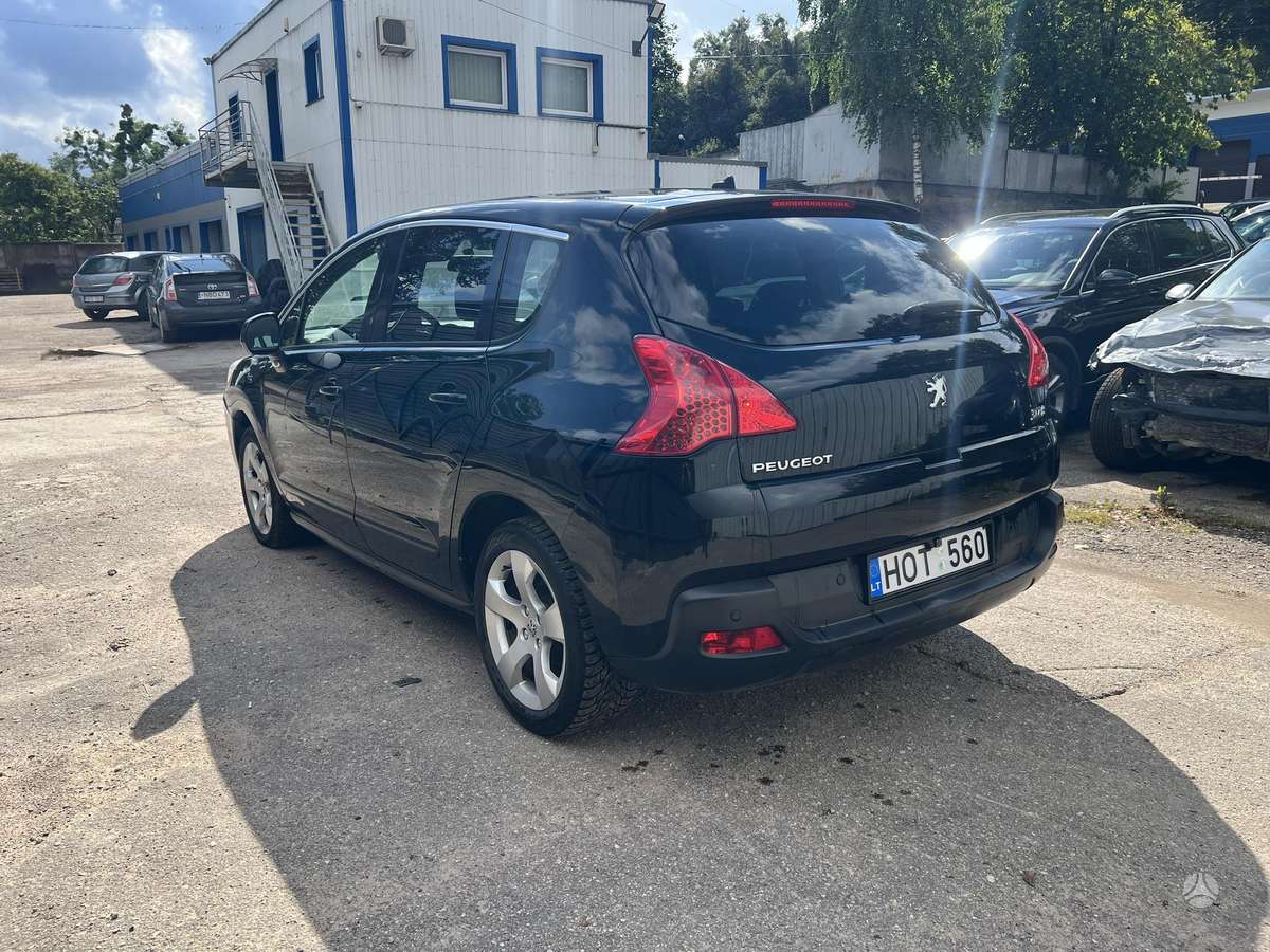 Peugeot 3008 2010 — салон