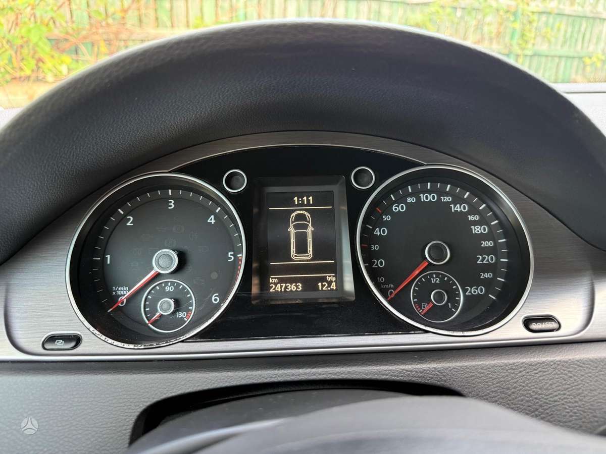 Volkswagen Passat 2012 — photo 12