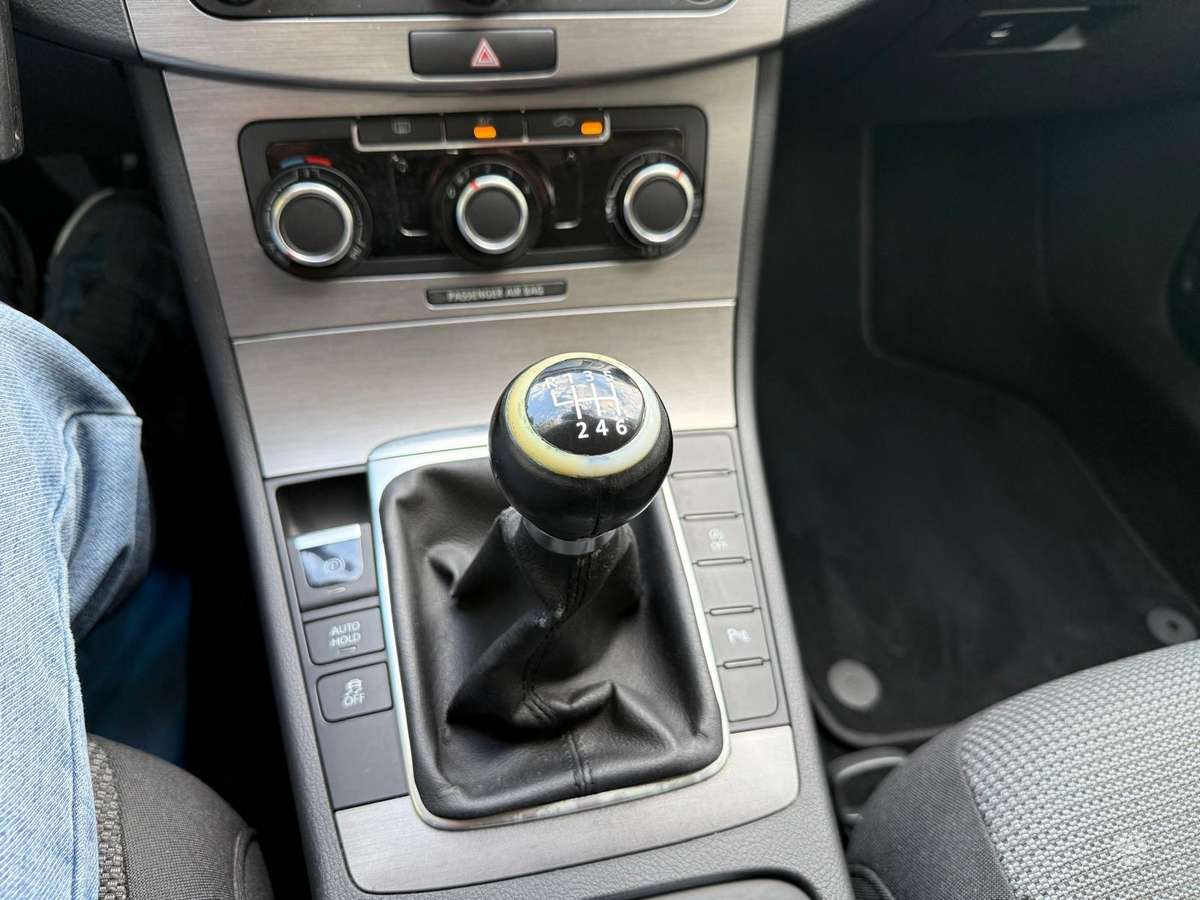 Volkswagen Passat 2012 — photo 13
