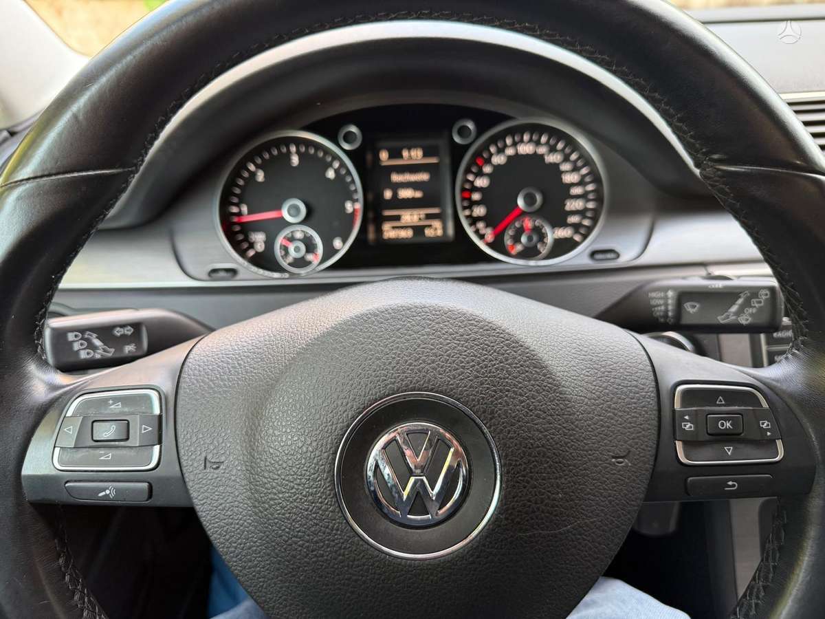 Volkswagen Passat 2012 — photo 14