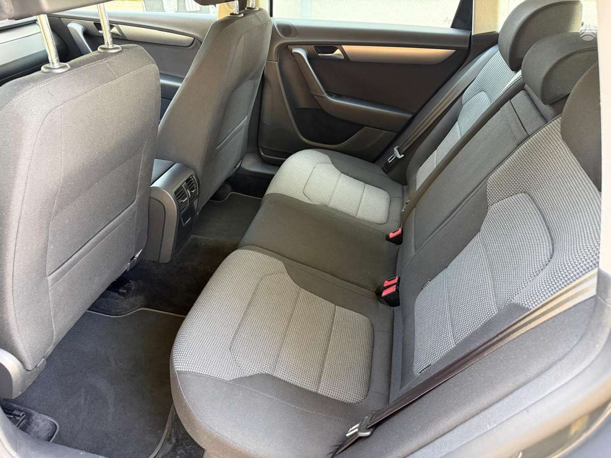 Volkswagen Passat 2012 — photo 15