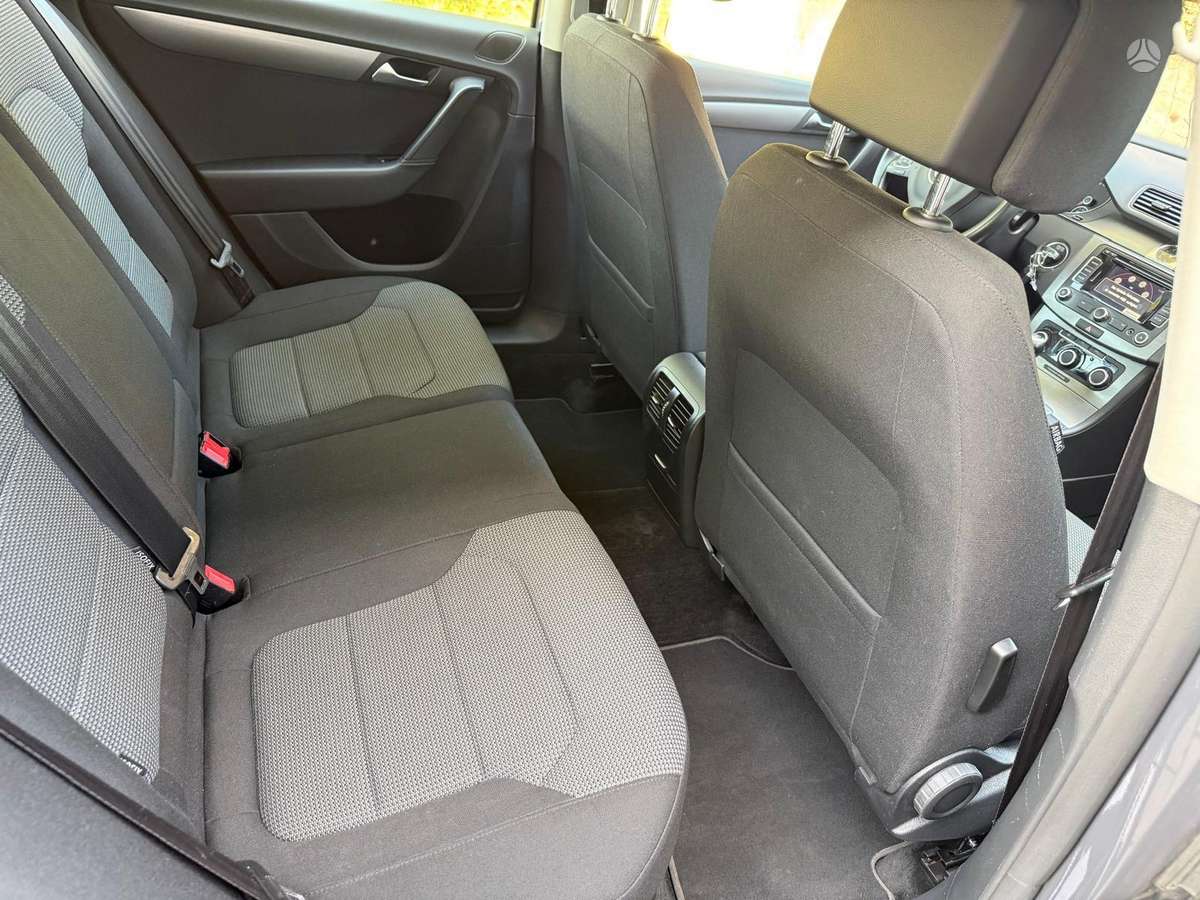 Volkswagen Passat 2012 — photo 16