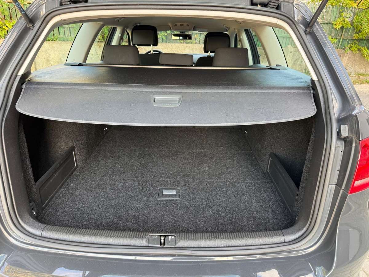 Volkswagen Passat 2012 — photo 18