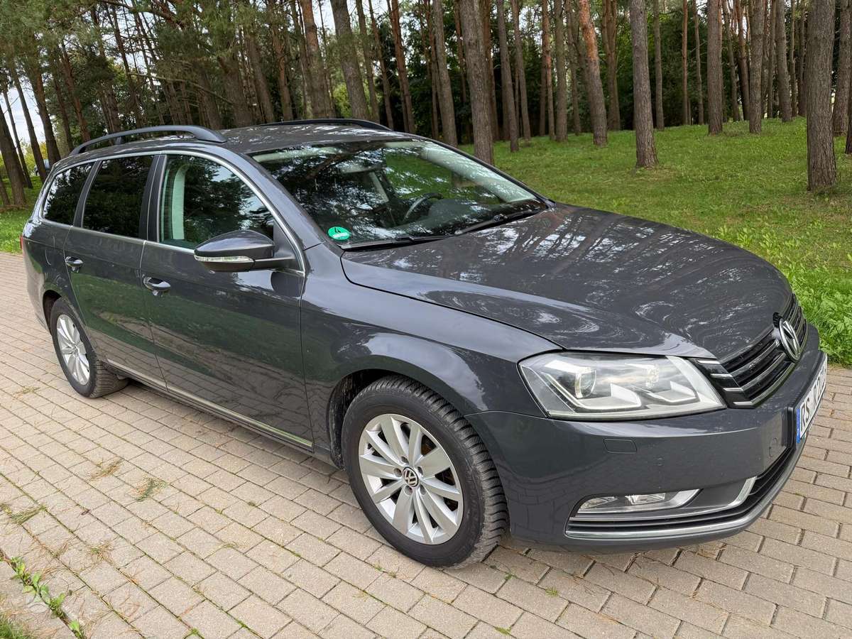 Volkswagen Passat 2012 — interior