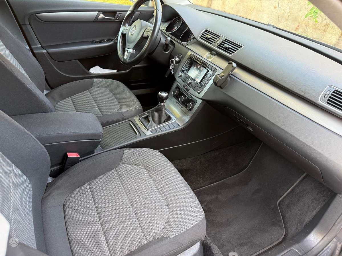 Volkswagen Passat 2012 — photo 9