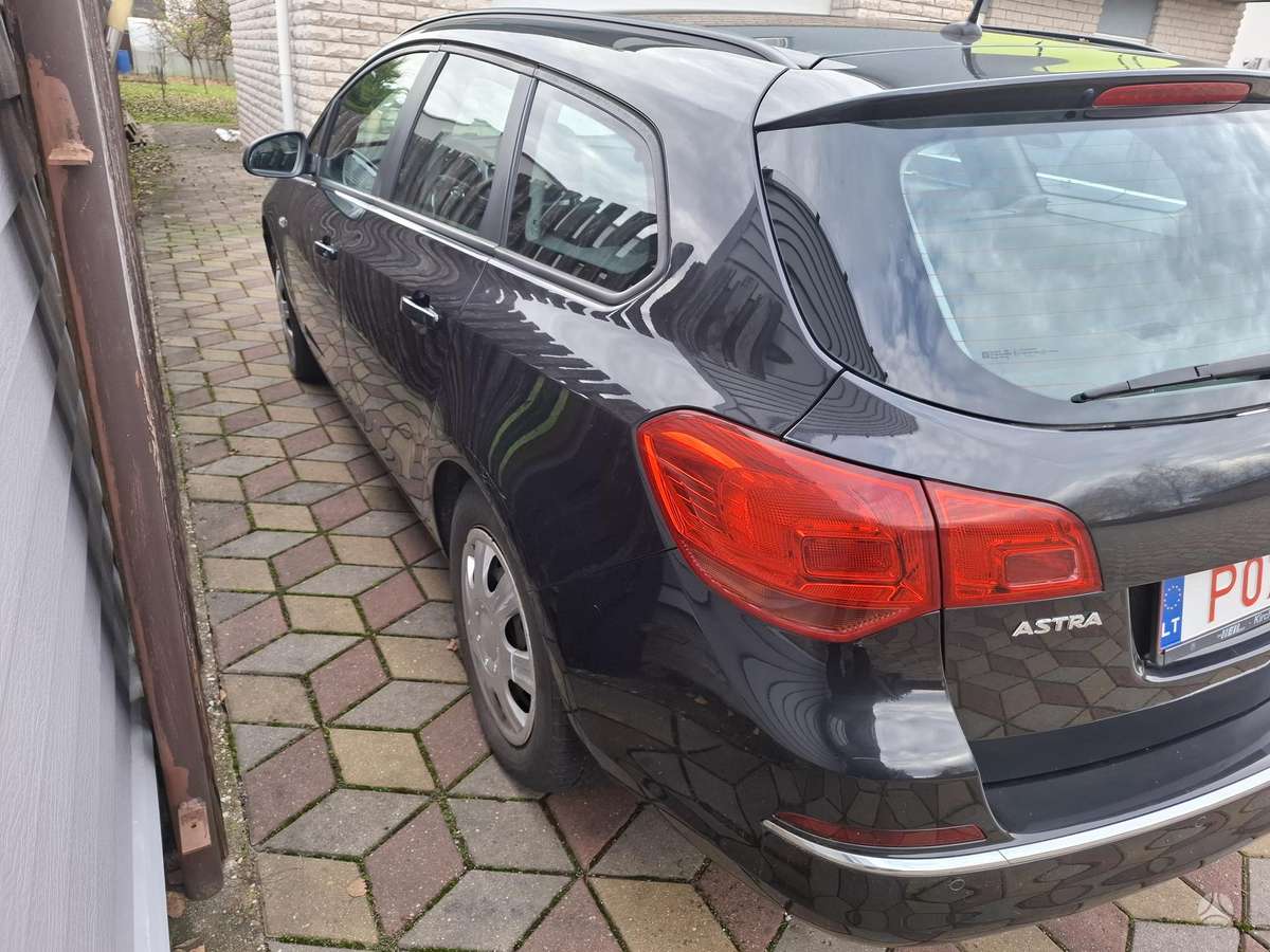 Opel Astra 2013 — interior
