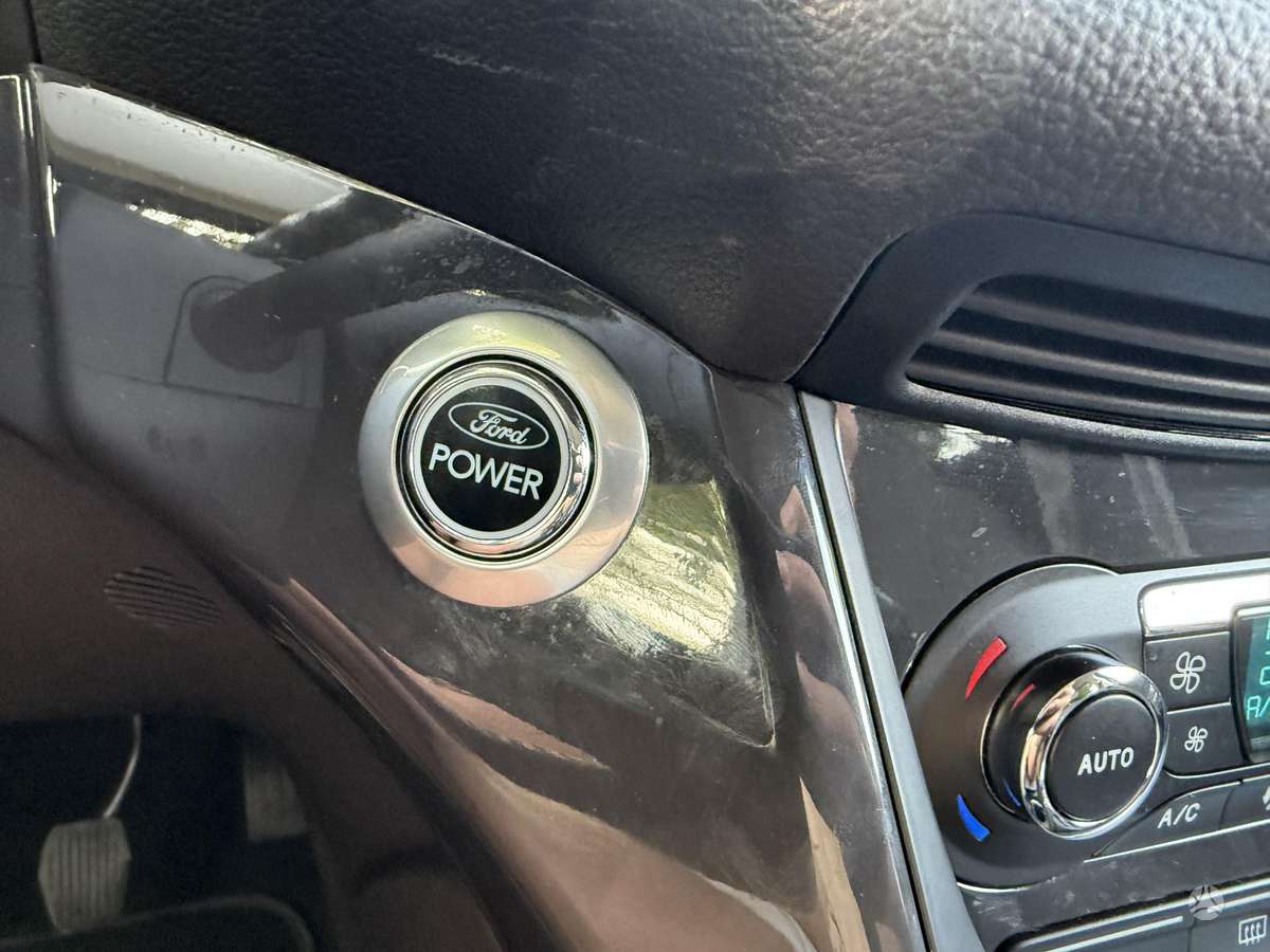 Ford Kuga 2013 — photo 17