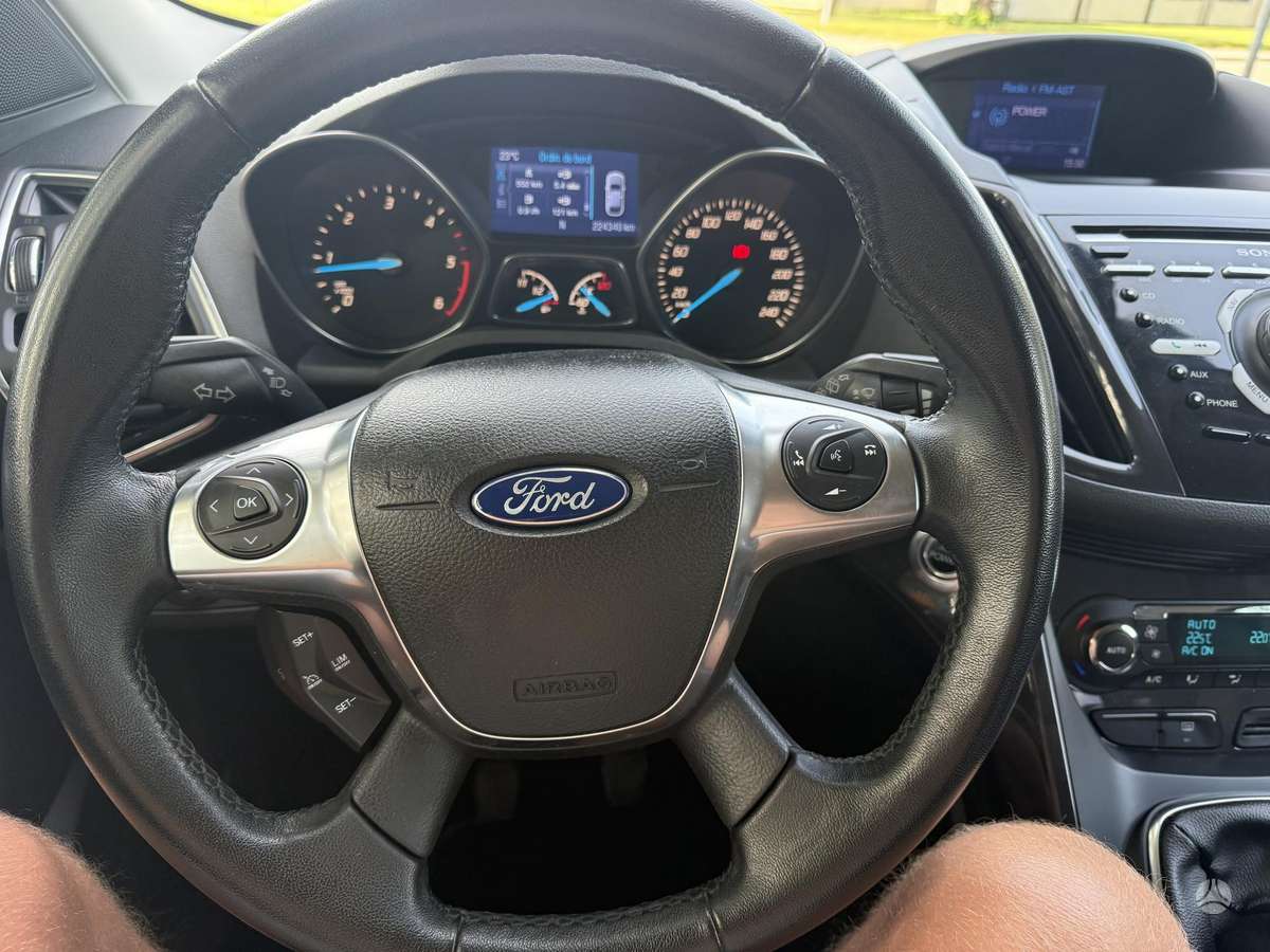 Ford Kuga 2013 — photo 18