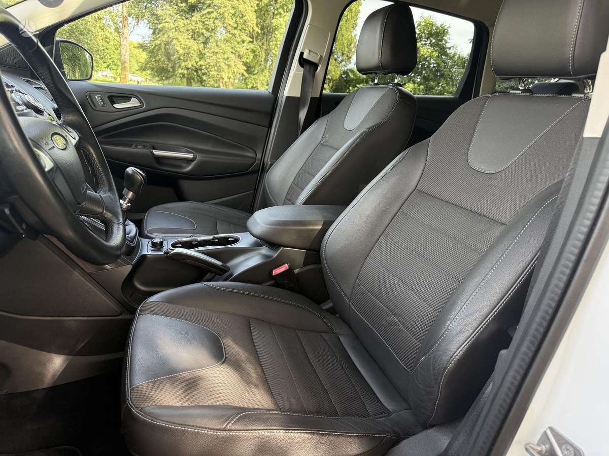 Ford Kuga 2013 — photo 8
