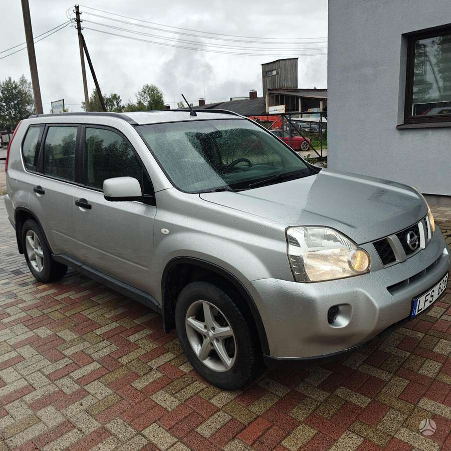 Nissan X-Trail 2007 — rear view