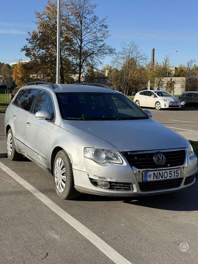 Volkswagen Passat 2006 — rear view
