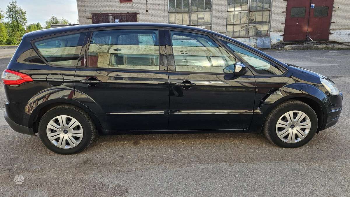 Ford S-MAX 2012 — вигляд ззаду