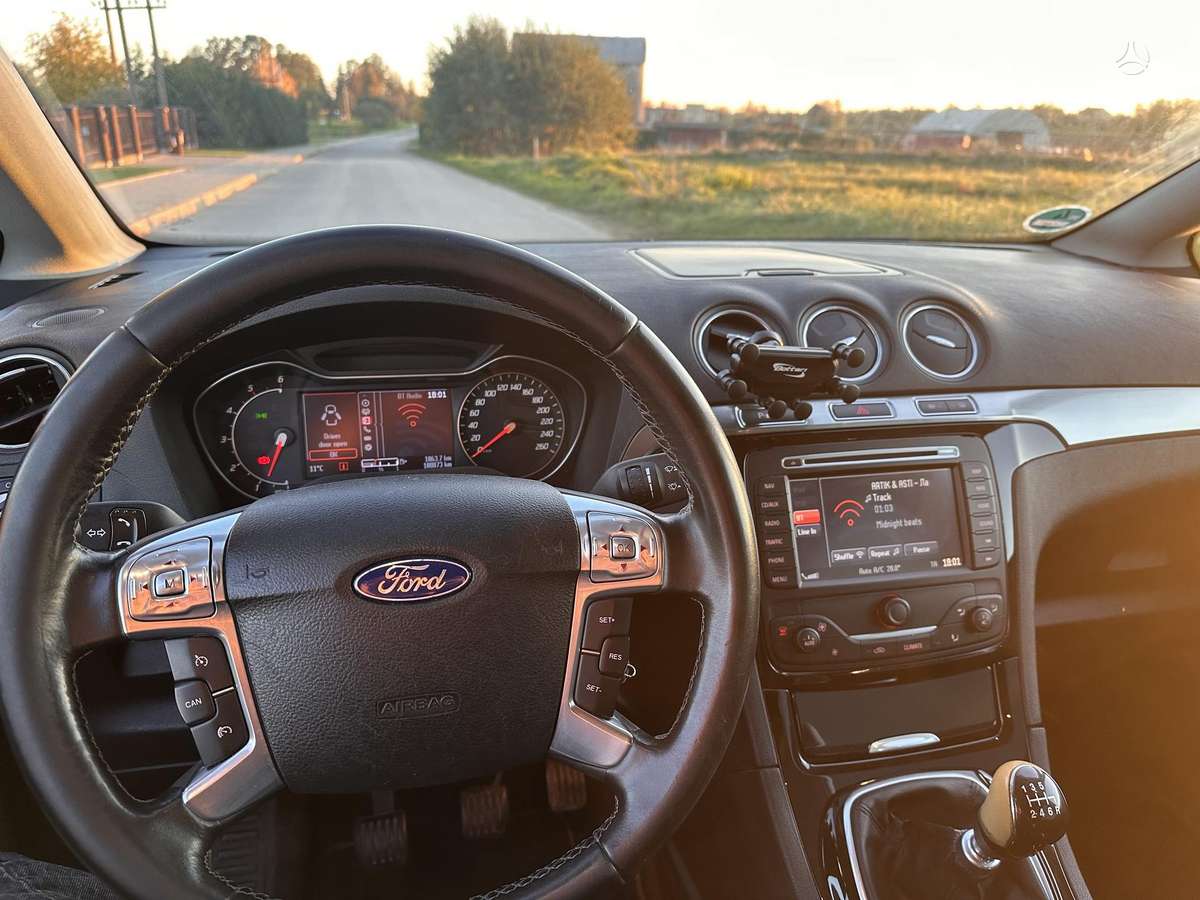 Ford S-MAX 2012 — photo 10