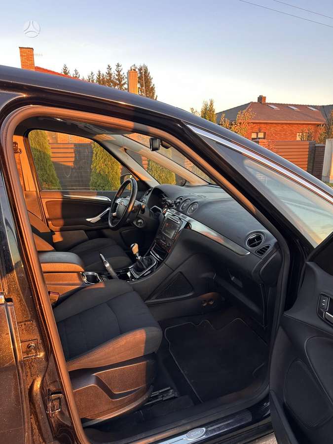 Ford S-MAX 2012 — photo 11