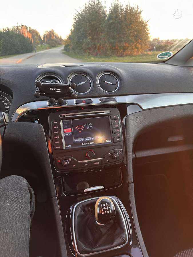 Ford S-MAX 2012 — photo 12