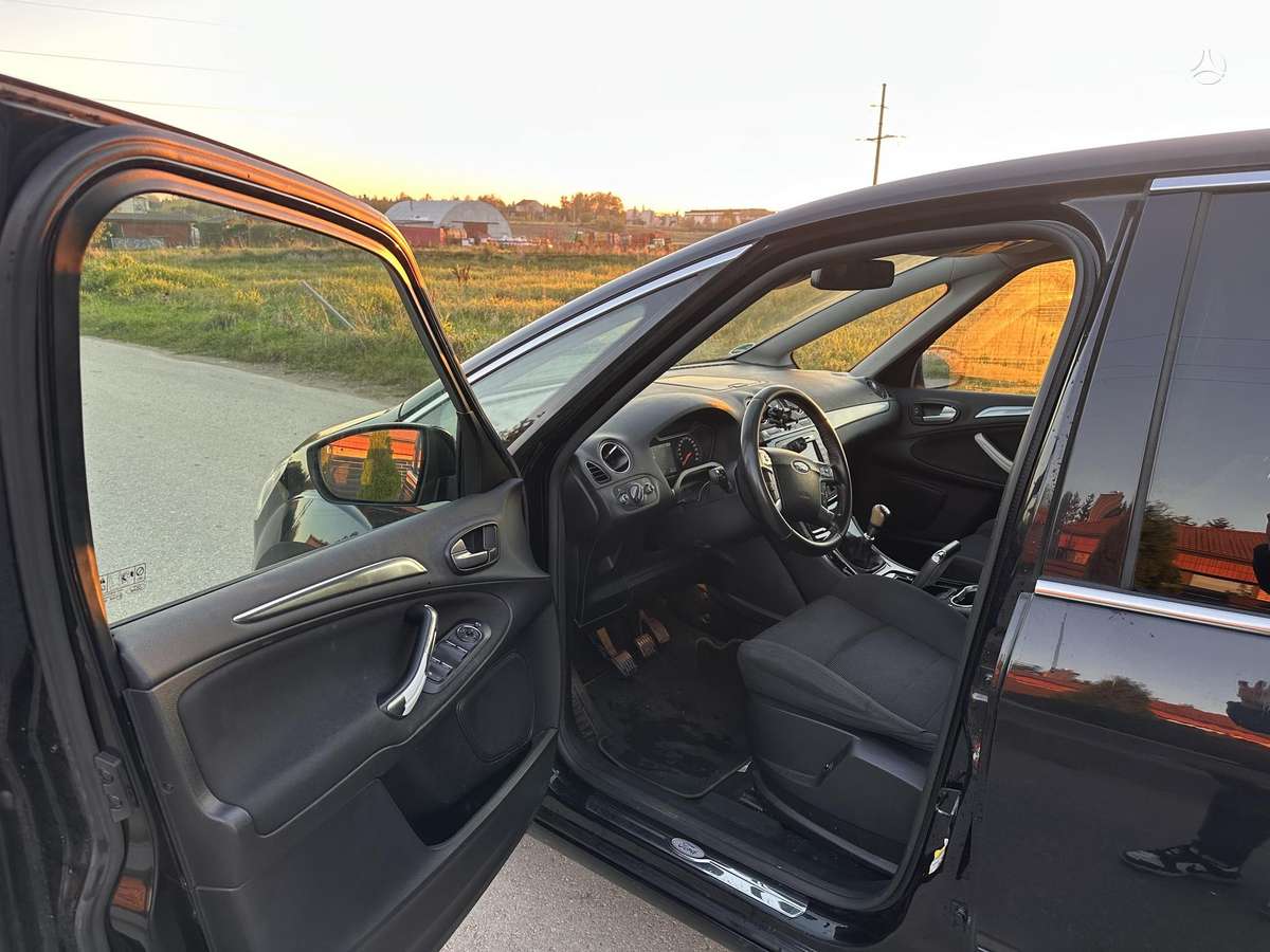 Ford S-MAX 2012 — photo 14