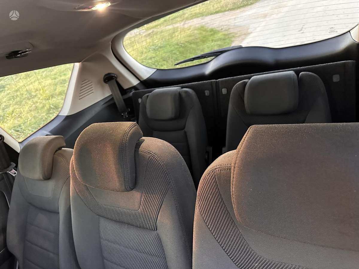 Ford S-MAX 2012 — photo 15