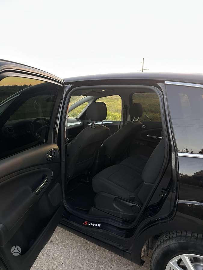 Ford S-MAX 2012 — photo 16