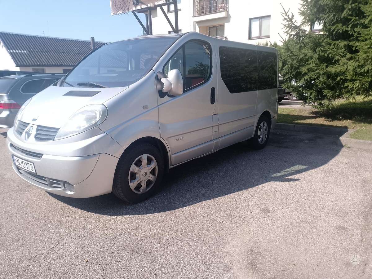 Renault Trafic 2007 — rear view