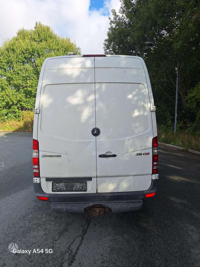 Mercedes-Benz Sprinter 2013 — rear view
