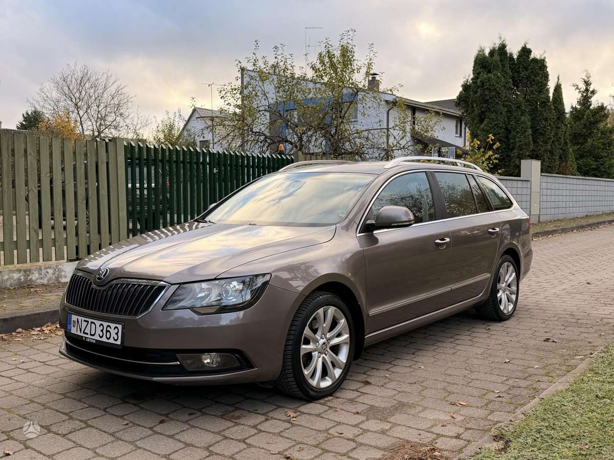 Skoda Superb 2014 — салон