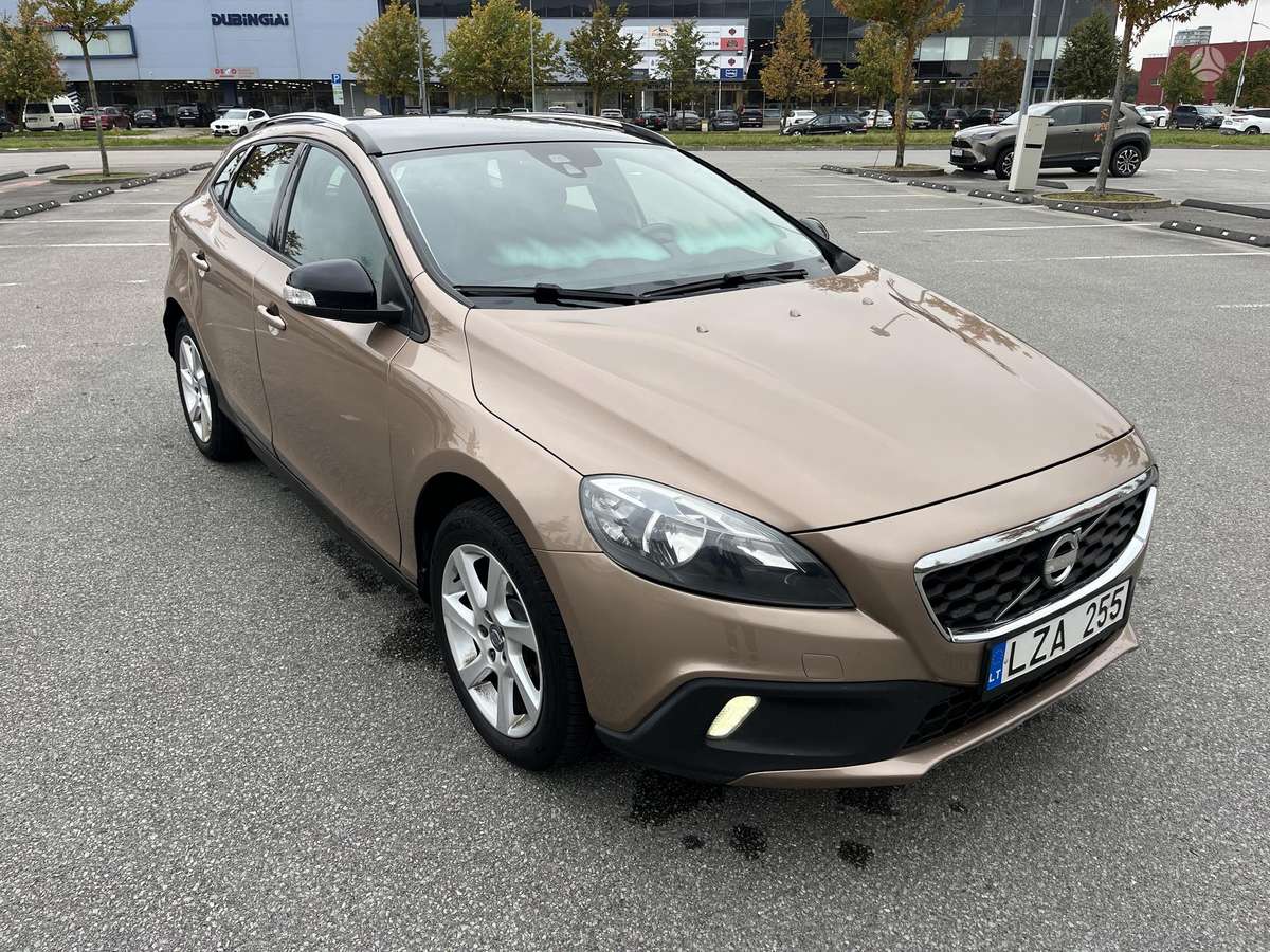 Volvo V40 2013 — rear view