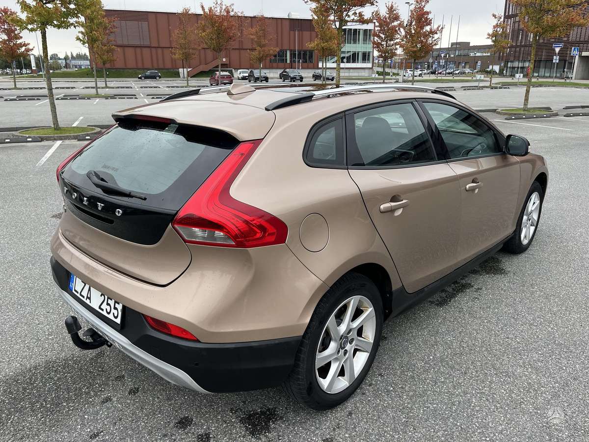 Volvo V40 2013 — interior