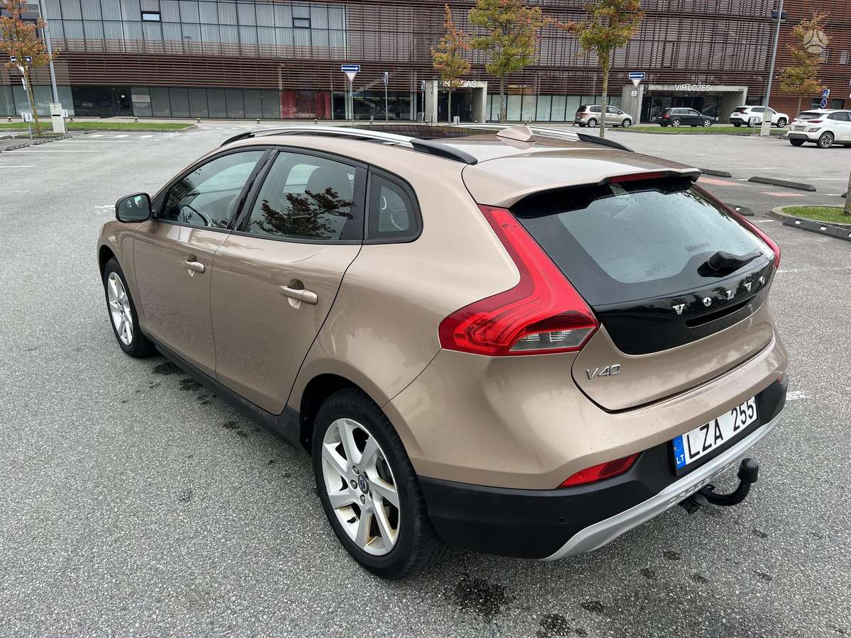 Volvo V40 2013 — engine 1560 cm³, 116 HP (85kW)