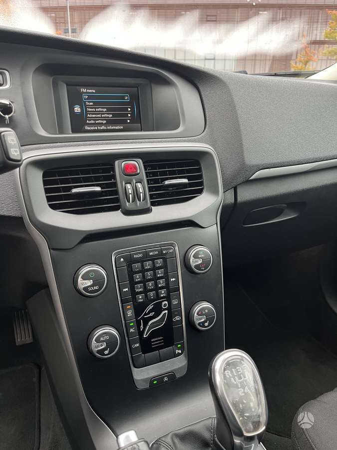 Volvo V40 2013 — photo 7