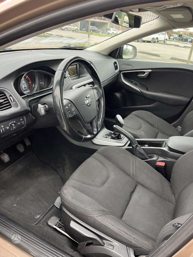 Volvo V40 2013 — photo 8
